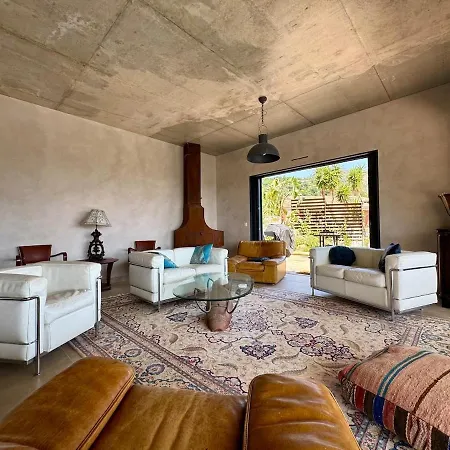 Villa La Caladine In A Quiet Location