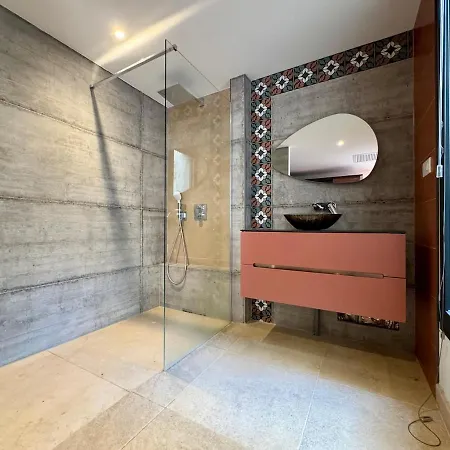 La Caladine In A Quiet Location فيلة