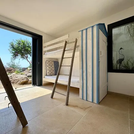 La Caladine In A Quiet Location فيلة