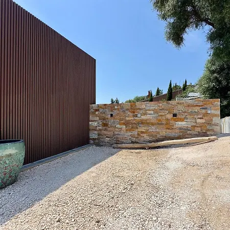 La Caladine In A Quiet Location